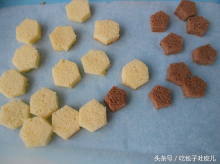 足球蛋糕图片双层（足球慕斯蛋糕的做法，从吃货的角度走进足球世界杯）