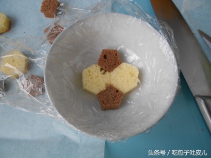 足球蛋糕图片双层（足球慕斯蛋糕的做法，从吃货的角度走进足球世界杯）