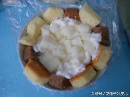 足球蛋糕图片双层（足球慕斯蛋糕的做法，从吃货的角度走进足球世界杯）