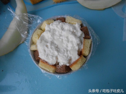 足球蛋糕图片双层（足球慕斯蛋糕的做法，从吃货的角度走进足球世界杯）