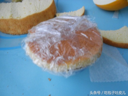 足球蛋糕图片双层（足球慕斯蛋糕的做法，从吃货的角度走进足球世界杯）