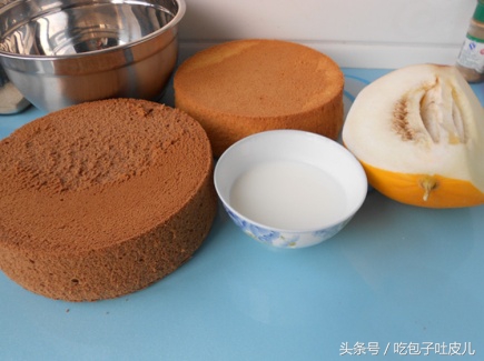 足球蛋糕图片双层（足球慕斯蛋糕的做法，从吃货的角度走进足球世界杯）