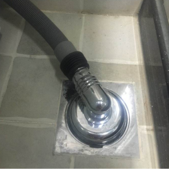 洗衣机排水管要这样安装，老师傅见了都称赞，真想回家砸掉重装