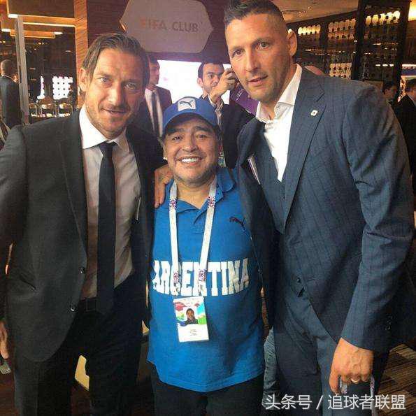 世界杯颁奖拉姆美女（大力神杯和超模都来了！没错，这超模依旧比奖杯好看）-趣拿体育