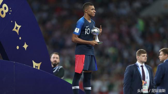 2018世界杯19歲（梅西成墊腳石！19歲姆巴佩首次參加世界杯奪冠 法國總統吻姆巴佩）