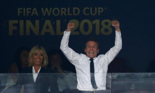 2018世界杯滑跪特别远(这个冠军，能平息人们对法国足球“猥琐”的愤慨吗？)