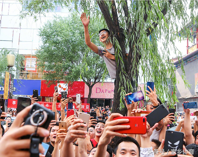 为什么nba都练跳绳(NBA3冠传奇中国行，拿面条跳绳，做足疗保健，球迷上树就为看他)