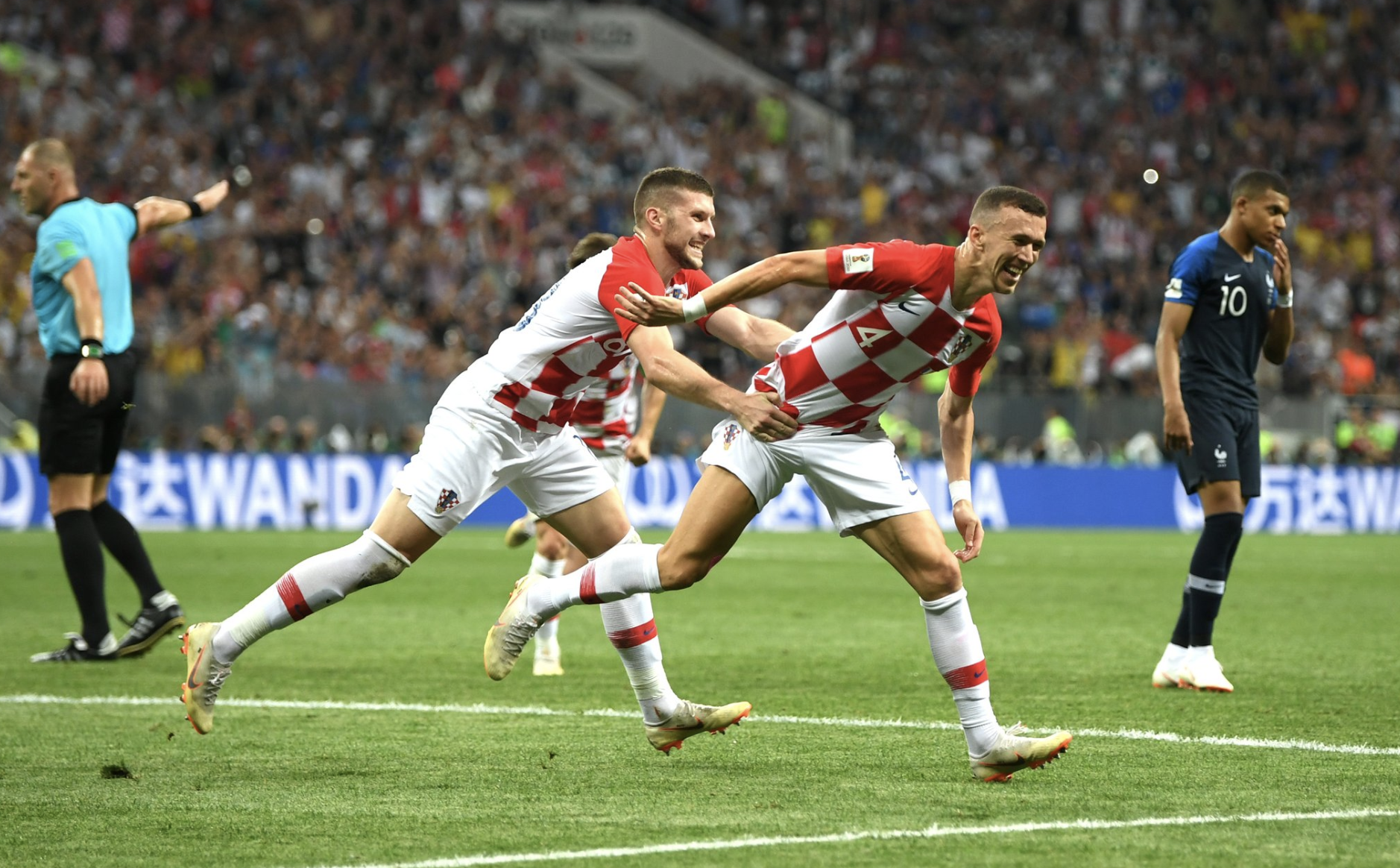 鼓手小罗世界杯（世界杯开幕式大罗，闭幕式小罗，仿佛梦回2002）