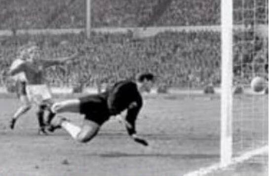 历届世界杯决赛裁判（法国夺冠裁判戏份十足 盘点世界杯历史裁判争议判罚）