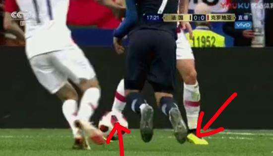 历届世界杯决赛裁判（法国夺冠裁判戏份十足 盘点世界杯历史裁判争议判罚）-趣拿体育