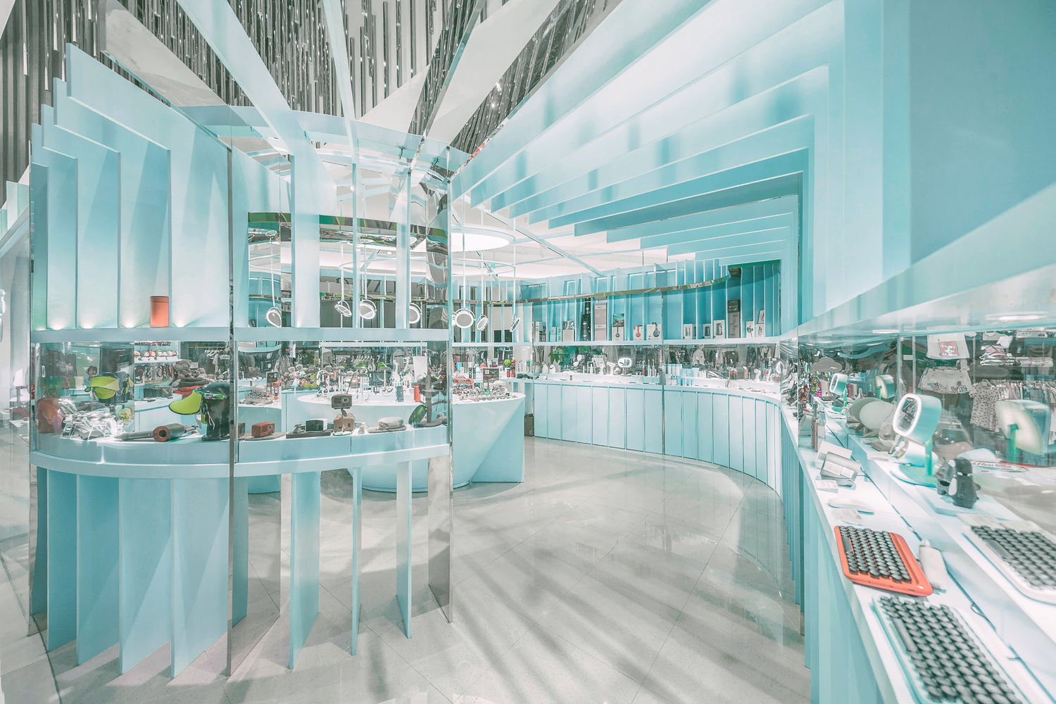 店铺装修效果图展示：现代简约风格打造时尚购物空间