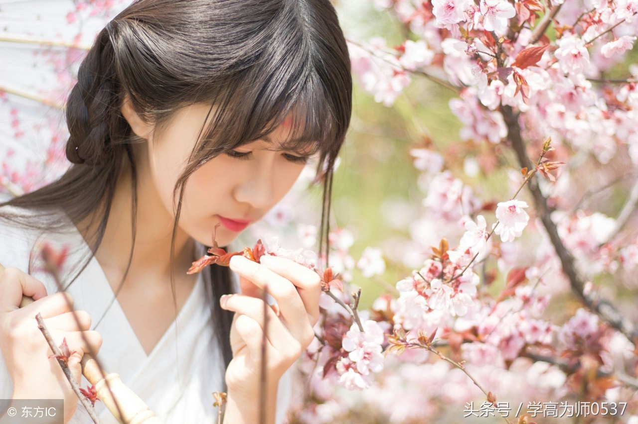 "手如柔荑,肤如凝脂","巧笑倩兮,美目盼兮"已经是形容女子美丽的标配