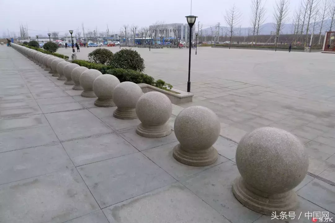 69岁大爷“碰瓷”高考生？被围堵群嘲后剧情反转得太快……