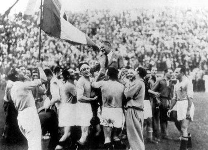 1934年世界杯，意大利人在“死神笼罩”下，最终赢得了雷米特杯