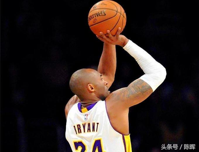 nba球员投篮为什么前倾(NBA中球员投篮姿势的美观度，必然要数马里昂的最为诡异！)