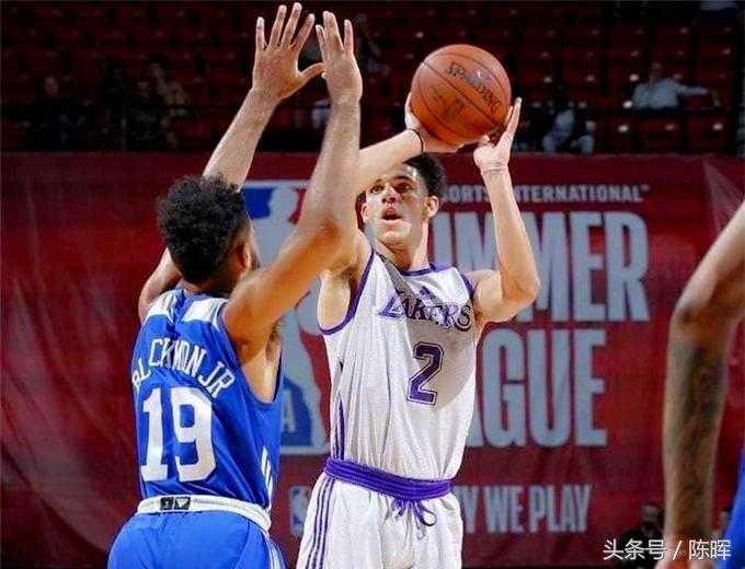 nba球员投篮为什么前倾(NBA中球员投篮姿势的美观度，必然要数马里昂的最为诡异！)