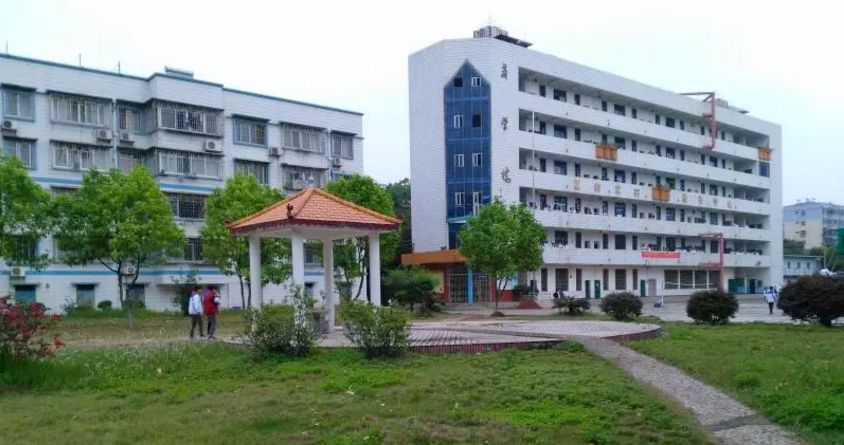 柳州柳邕高中有足球场吗（搞事情！柳州这所高中又要火了，竟然是因为这个……）