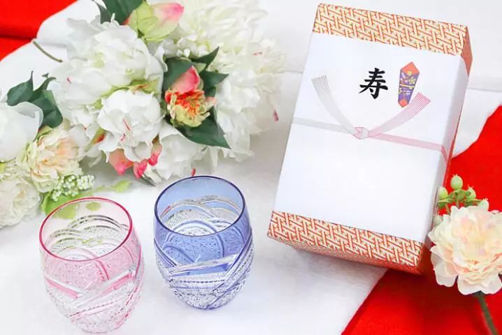 一只玻璃杯卖6000块！为什么还有那么多人抢着买？！