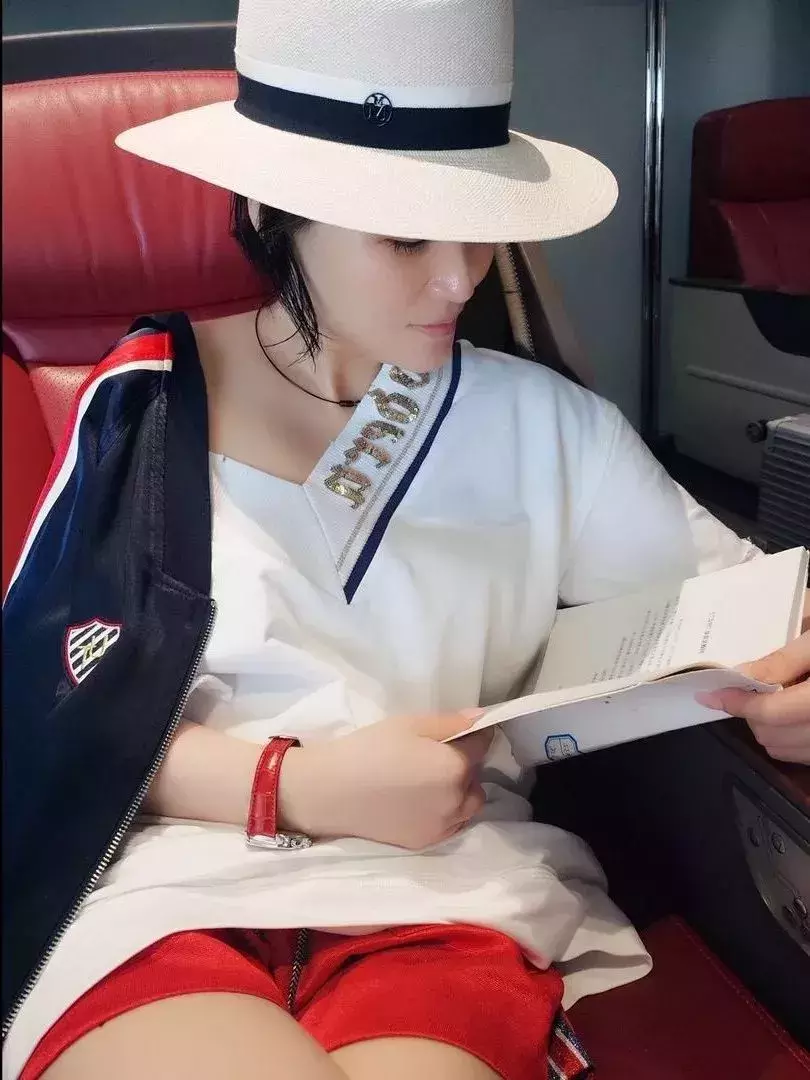 陈迷丽：从巷弄裁缝到女装品牌掌门人，坚守初心引领时尚新潮流