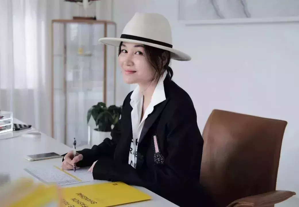陈迷丽：从巷弄裁缝到女装品牌掌门人，坚守初心引领时尚新潮流