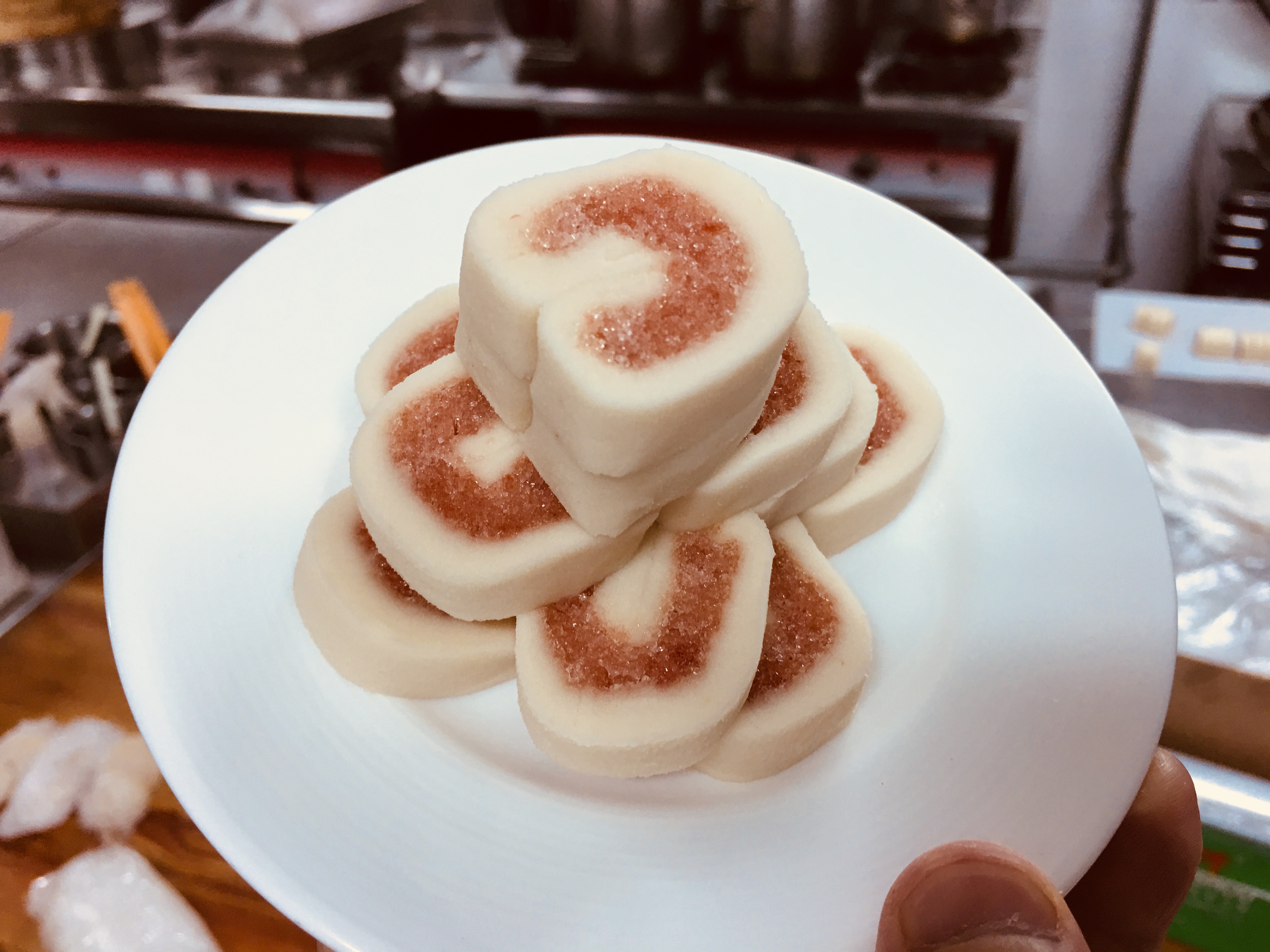 面点师教您制作入口即化的宫廷芸豆卷，喜欢面食的看过来！