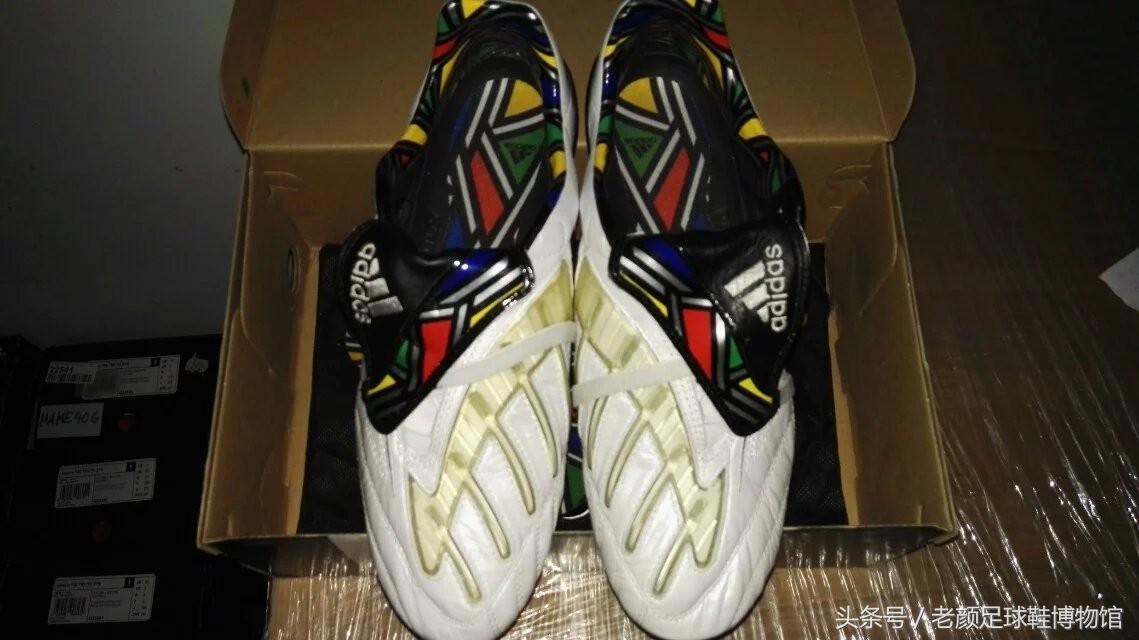 世界杯刺客足球鞋(南非世界杯阿迪达斯战靴回顾，德容飞踹阿隆索，卡卡三名垂青史)