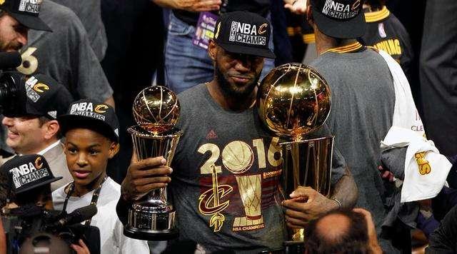 nba球星球場通道為什么要低頭（近幾年FMVP告訴你5個球場真理，德克：永不放棄就是勝利）
