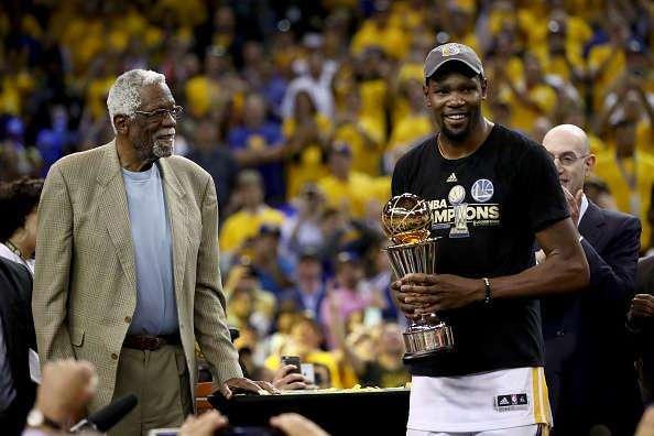 nba球星球場通道為什么要低頭</h2>

<p>　球場　FMVP全稱為比爾·拉塞爾NBA總決賽最有價值球員，是對在總決賽上最大功臣的嘉獎。歷年來，由于NBA強者如云，FMVP人選也是英雄輩出。他們各個都是球隊的領袖，場內場外都是值得球迷尊敬的偉大偶像。既然作為偶像，他必定能為我們樹立起榜樣，特別是在籃球層面，他們一定都曾帶給我們難得的球場真理，細數近幾年FMVP告訴你5個球場真理：</p>

<p>　　1、凱文·杜蘭特——低頭打球是對外界最好的回應</p>

<p>　　<img alt=