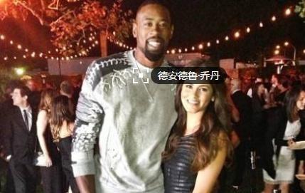 为什么白人喜欢nba球星(白人美女为何总对NBA黑人球员情有独钟？这两点真的缺一不可)