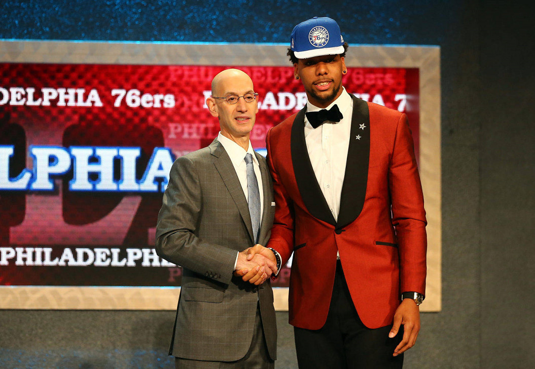 奥卡福为什么打不上球（三年过去了，探花秀奥卡福为何落得无球可打？）