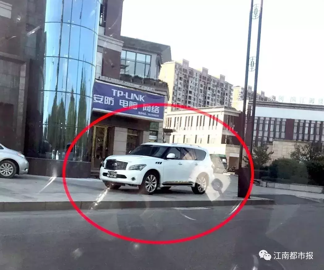一辆挂粤港澳三地车牌豪车被南昌上饶两地警方追踪!