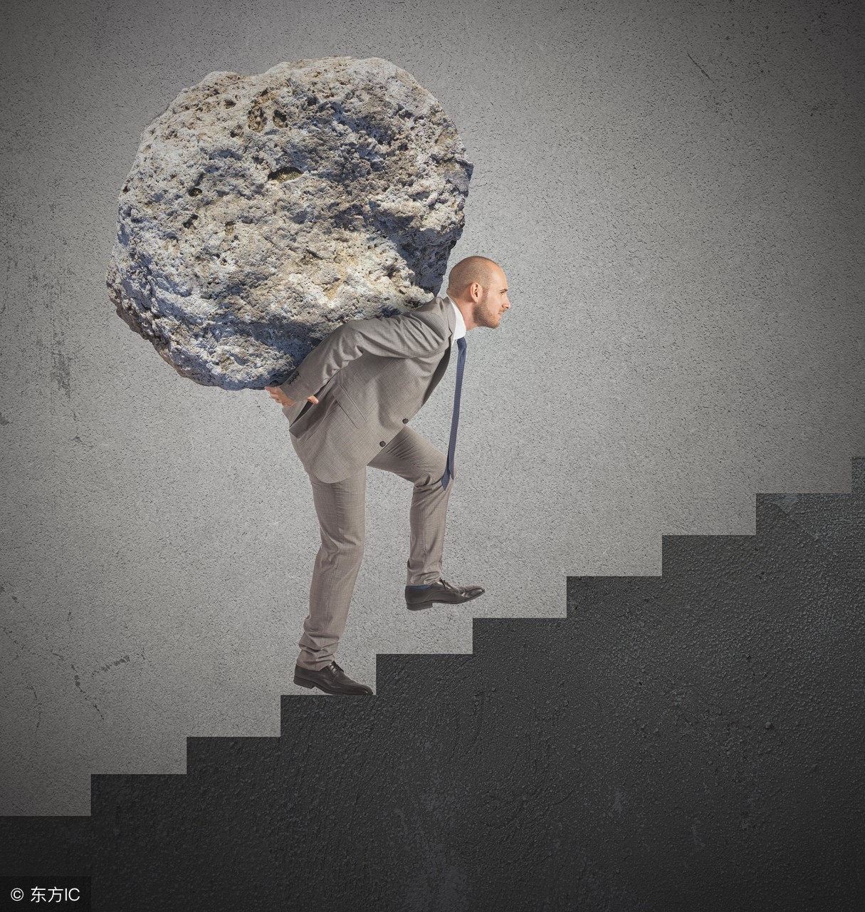 这是三个属相越努力越幸运,在困难的道路上越挫越勇!