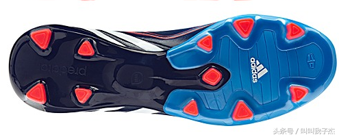 足球鞋ag和tf什么意思（如何根据场地选择足球鞋）