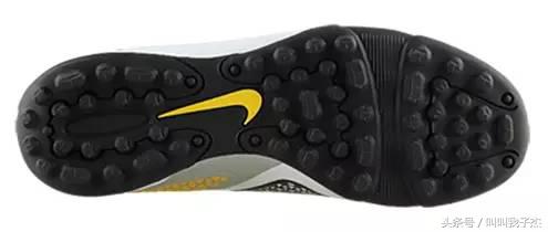 足球鞋ag和tf什么意思（如何根据场地选择足球鞋）