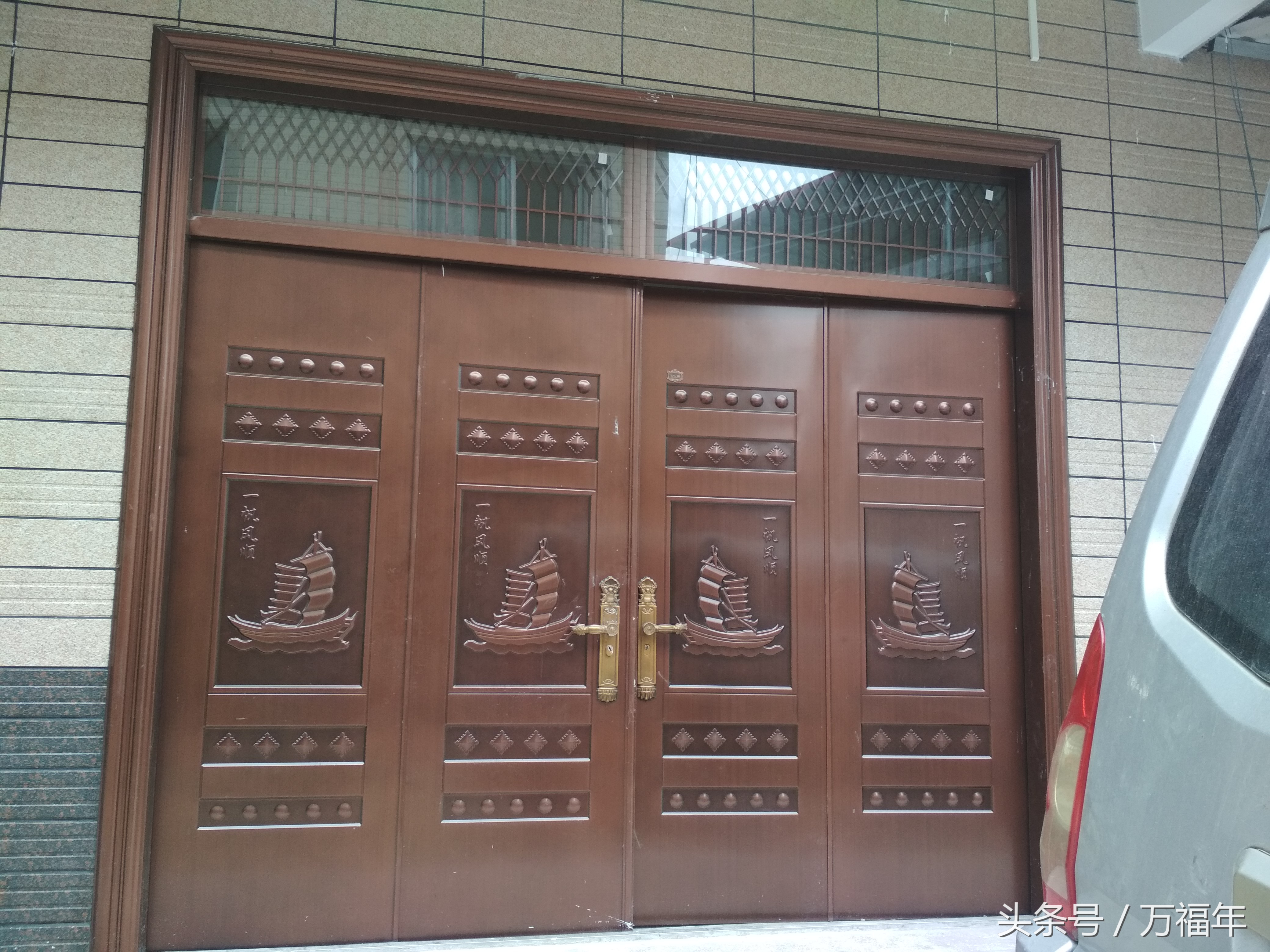 农村自建房基本都是这样装修，外墙很漂亮，室内简装