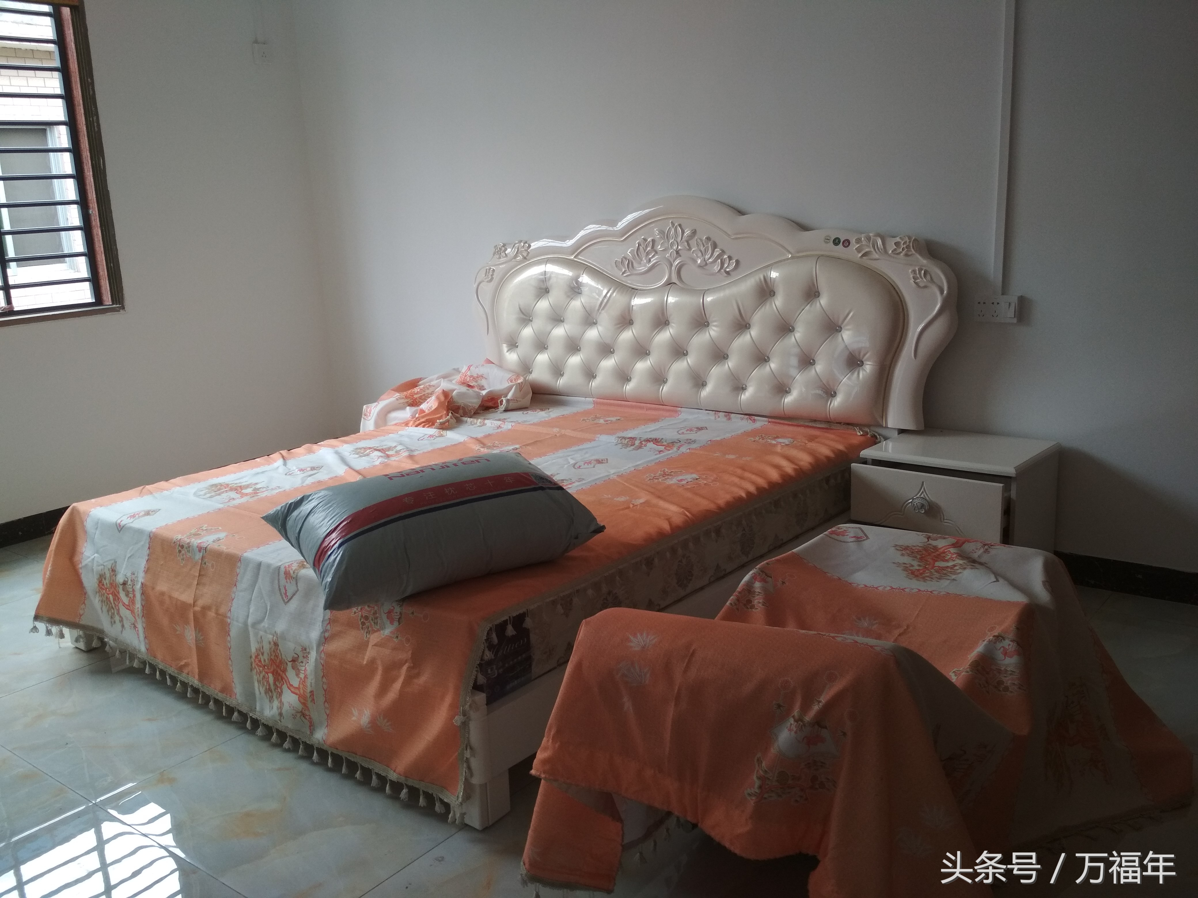 农村自建房基本都是这样装修，外墙很漂亮，室内简装