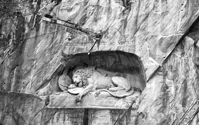著名狮子纪念碑(世界上最令人难过，最让人动情的雕塑，只有了解背后历史才能体会)