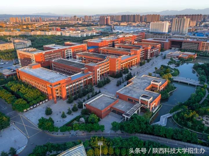 80后女教授：15岁上大学，受邀参加《我是演说家》，形象气质绝佳