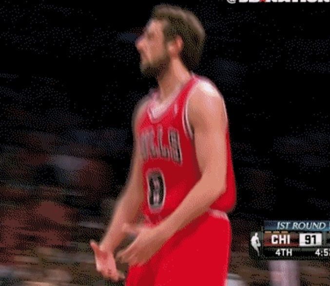 nba为什么只能摇手指(NBA被禁止的庆祝动作：韦德割喉太暴力，詹皇科比级别才能摇手指)