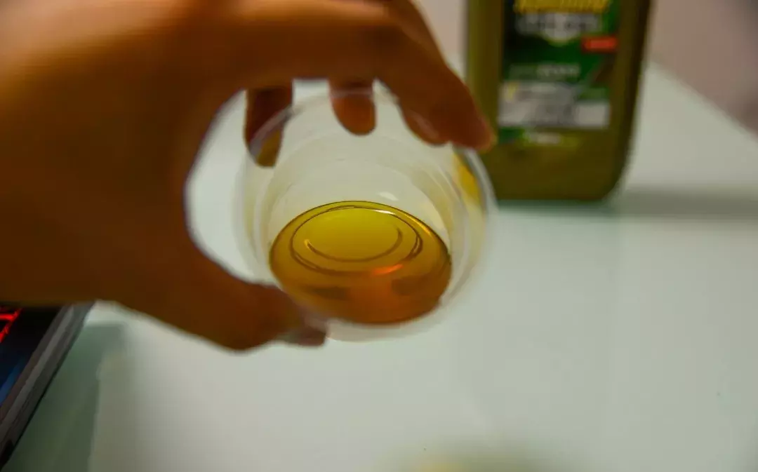 经常给爱车加机油的你，都了解如何分辨真伪么？