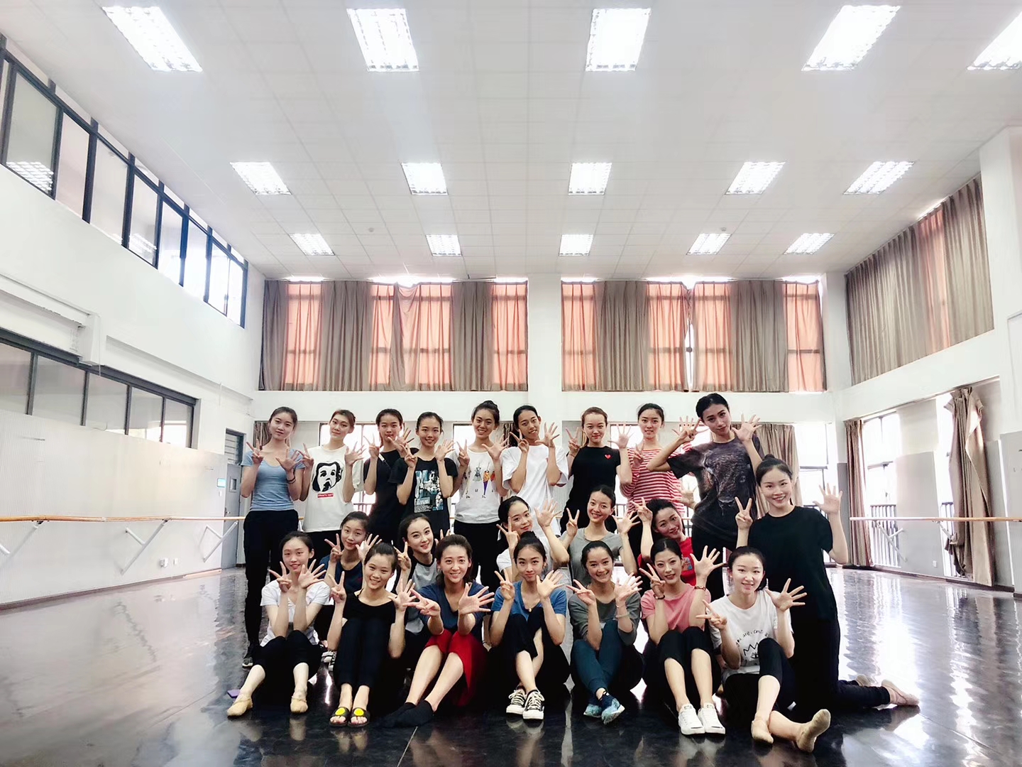 棕扇舞、白鹇鸟、哈尼家园，23位云艺姑娘的青春舞曲