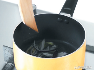 10分钟在家轻松搞定奶油蘑菇汤，比必胜客还好喝