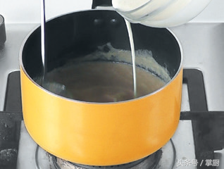 10分钟在家轻松搞定奶油蘑菇汤，比必胜客还好喝