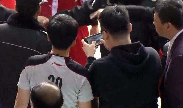 在哪里能看到cba回放（CBA设备有多简陋？MVP奖杯淘宝同款一碰就破，回放看手机录像）