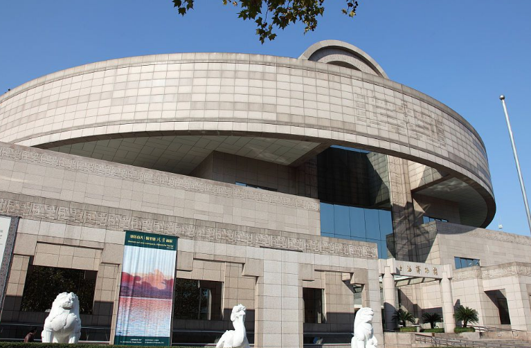 这样才能让更多国际友人看到,欣赏乃至吸收我们的文化,所以上海博物馆