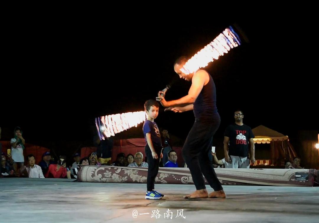 迪拜属于哪个国家在哪个州(阿联酋温度奇高又缺水缺雨，曾被认为不适合居住，如今却成富豪国)