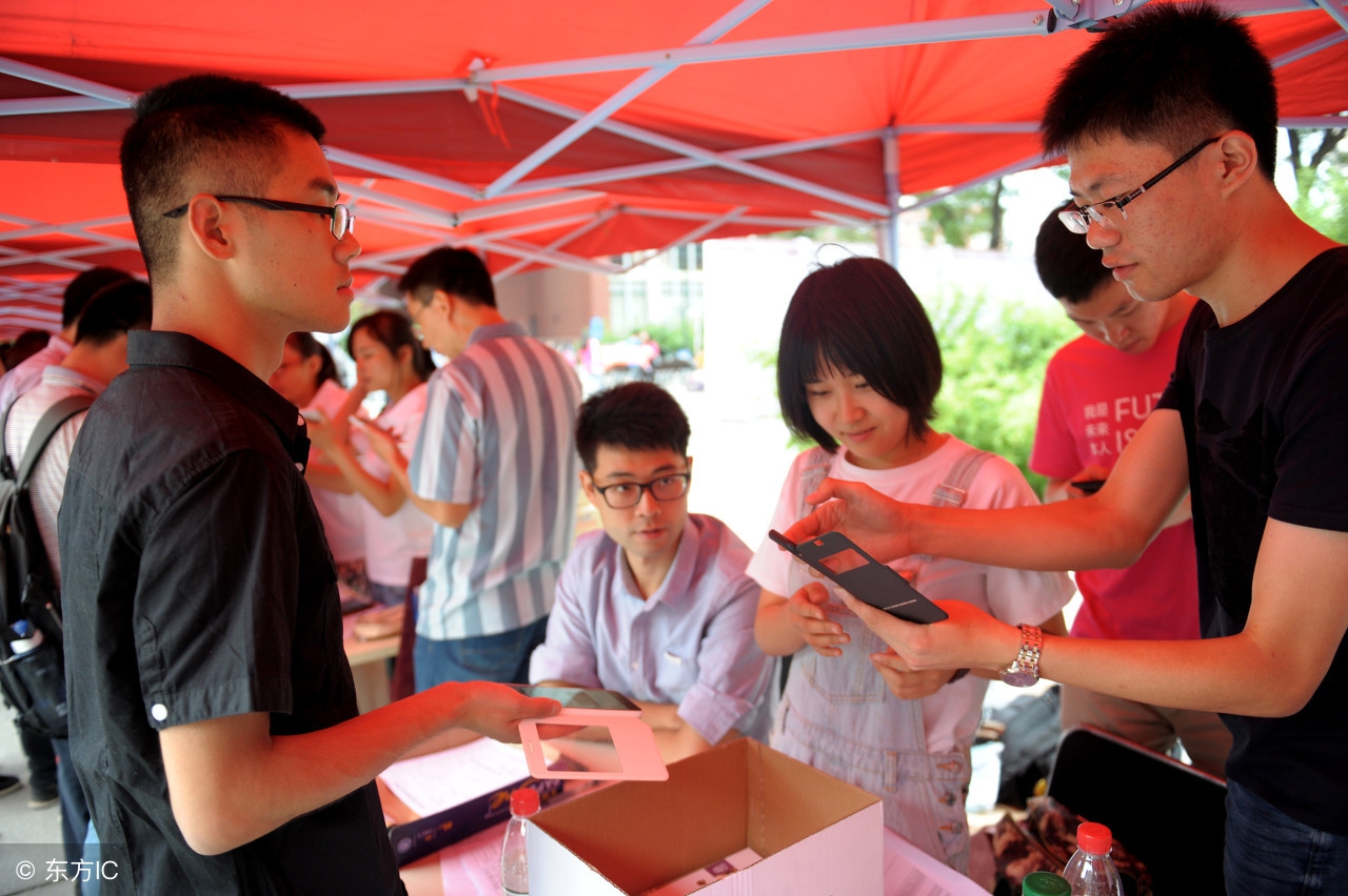 中国移动世界杯小时流量(真正秒杀一切套餐的是校园卡 运营商们疯抢学生没有更便宜)