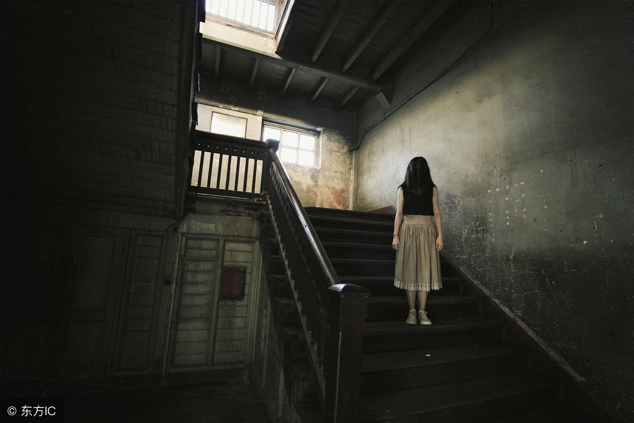 深夜恐怖短视频制作 深夜恐怖故事2——楼梯拍球的小孩