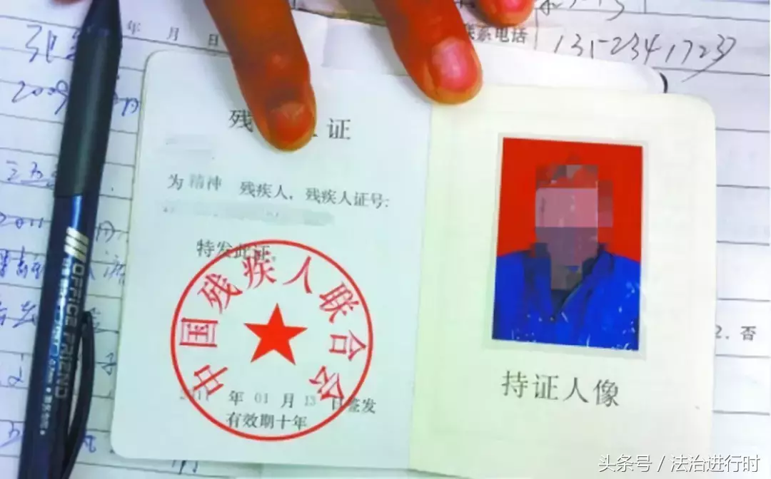 V早报:太冲动!的哥持械砸奥迪,奥迪逆行撞飞他!警方通报……