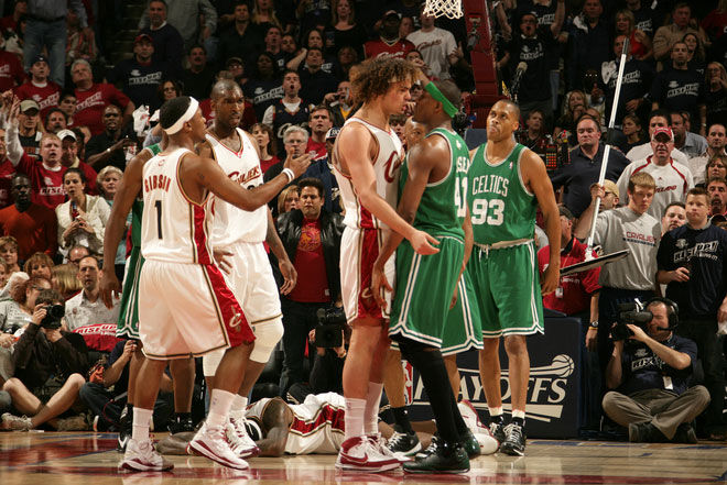 NBA十年前的录像（篮球经典：2008年骑士VS凯尔特人G3 詹姆斯大战皮尔斯！含录像）